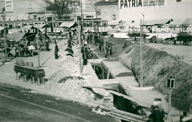 Kvaternikov trg 1930. godine, radovi na postavljanju novih knalizacijskih cijevi